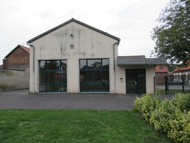 Façade arrière de la salle communale de Beugny